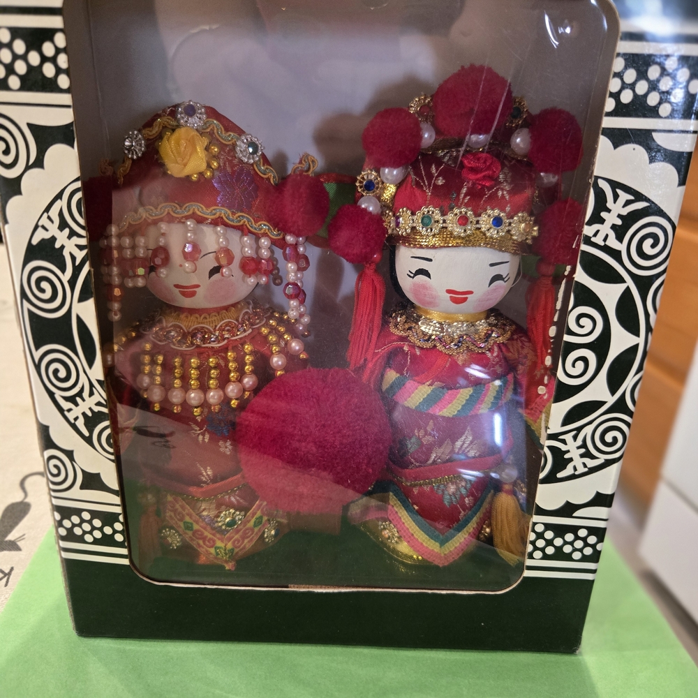Traditional Chinese Beijing Opera Doll Pair, Display